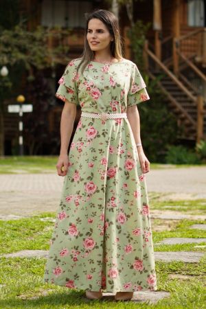 Vestido longo evasê verde com rosas